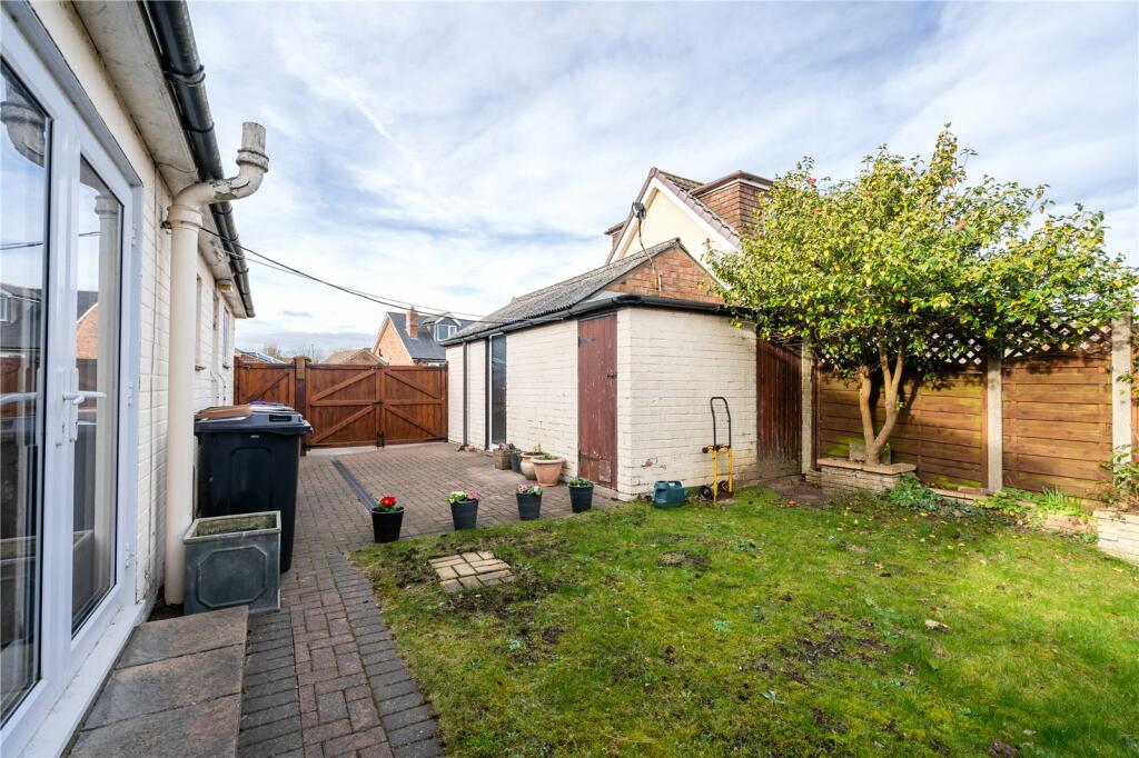 3 bedroom bungalow for sale in Caistor Road, Laceby, Grimsby