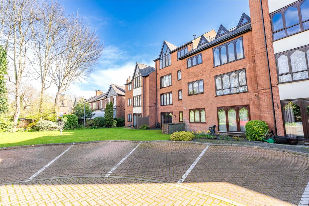 2 bedroom apartment for sale in Grosvenor Crescent, Grimsby