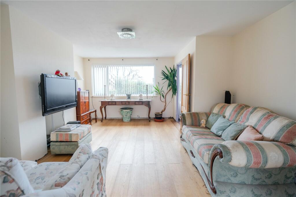 3 bedroom semidetached house for sale in Cheapside, Waltham, Grimsby