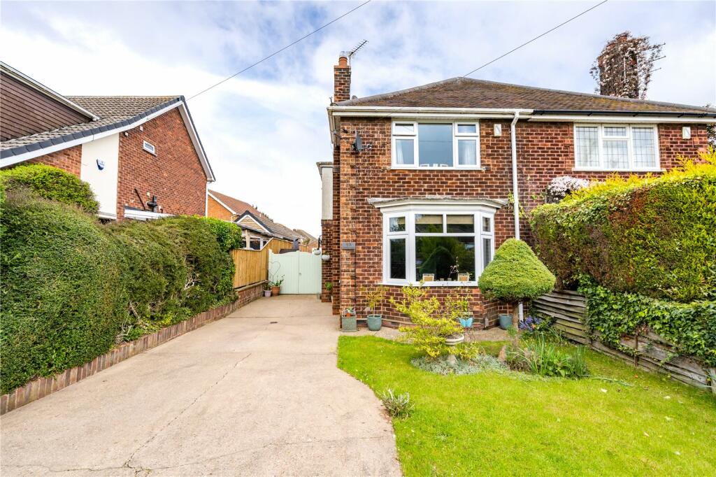 3 bedroom semidetached house for sale in Grantham Avenue, Grimsby