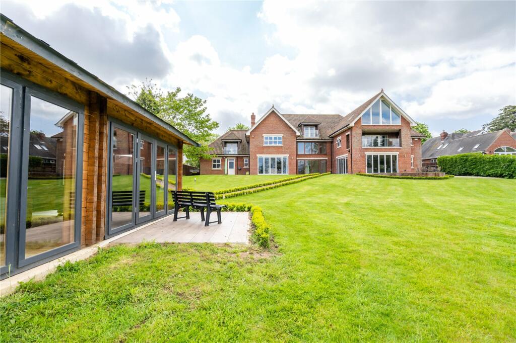 8 bedroom detached house for sale in Humberston Avenue, Humberston