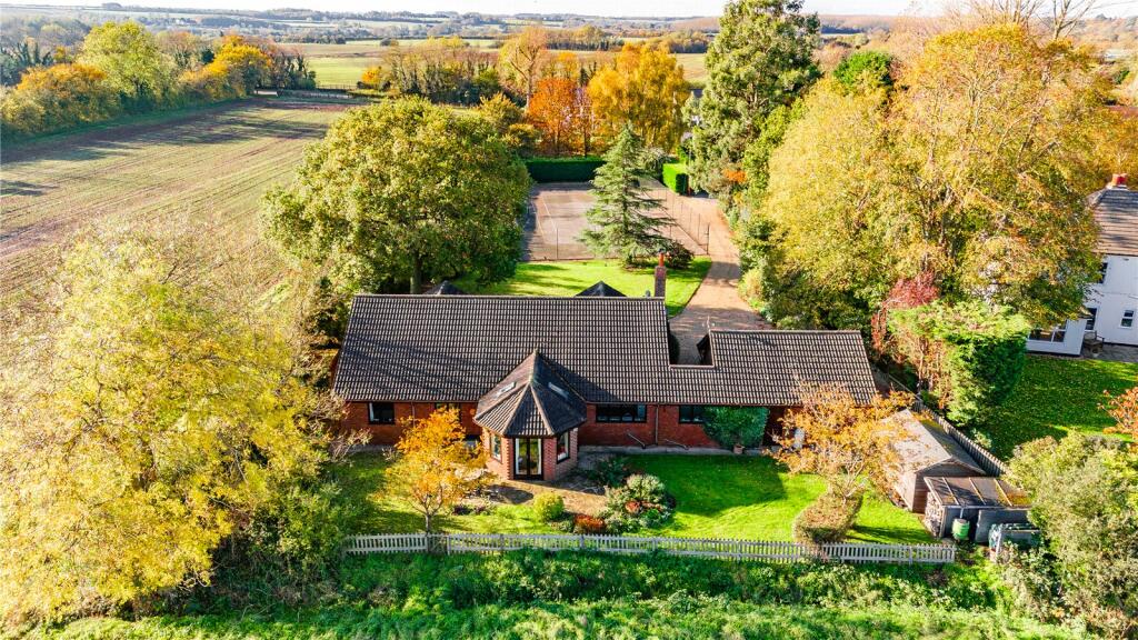 4 bedroom bungalow for sale in Waltham Road, Brigsley, Grimsby, DN37