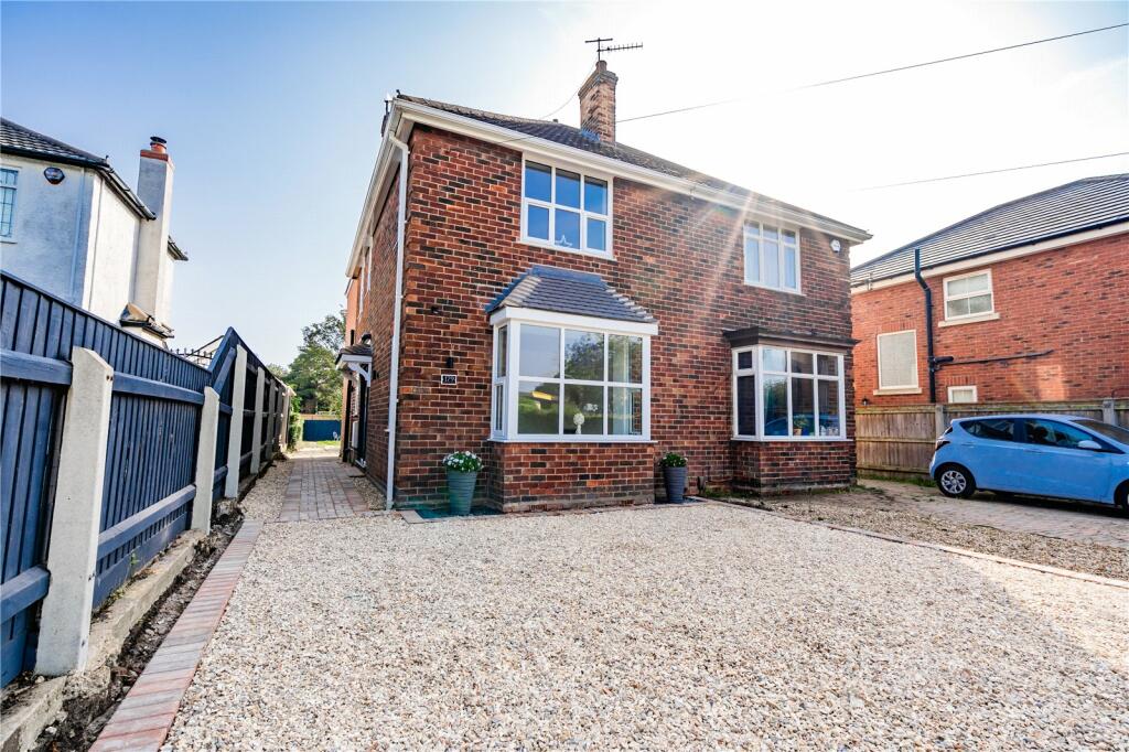 3 bedroom semidetached house for sale in Waltham Road, Grimsby