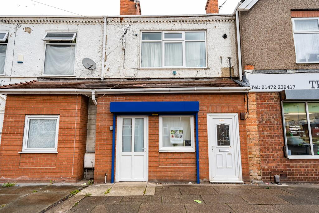 Mixed use property for sale in Wellington Street, Grimsby, DN32