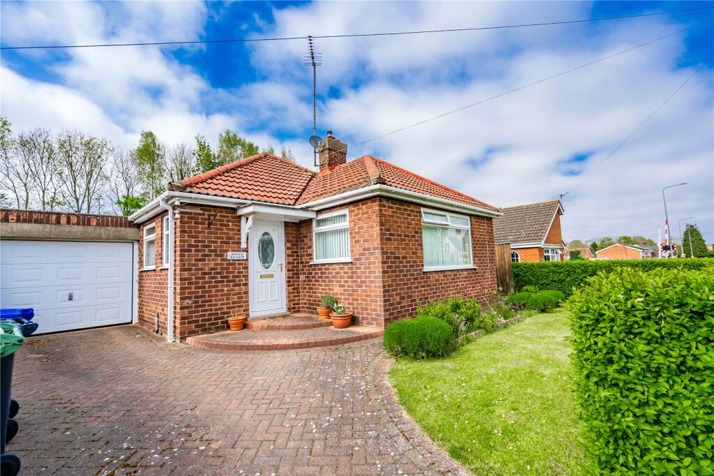 3 bedroom bungalow for sale in Station Road, Stallingborough, Grimsby, Lincolnshire, DN41
