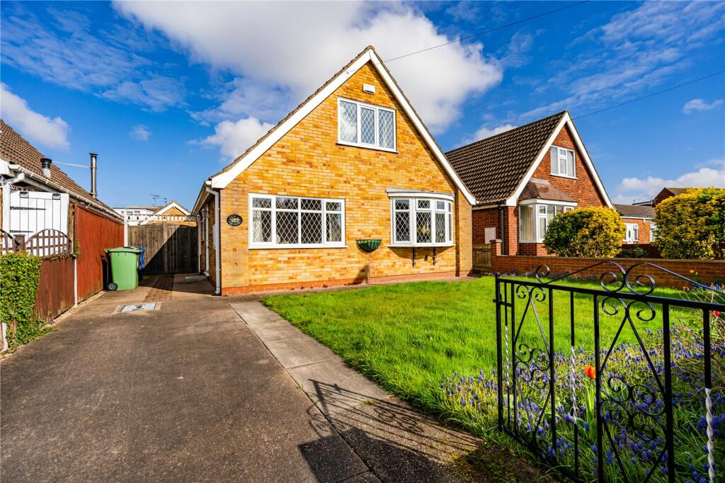 3 bedroom bungalow for sale in Moorland Drive, New Waltham, Grimsby