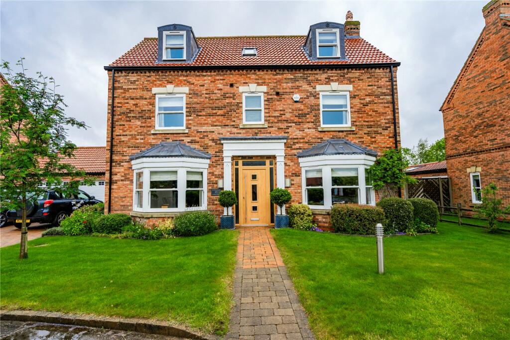 6 bedroom detached house for sale in Church View, Tetney, Grimsby