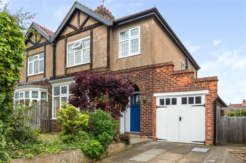 3 bedroom semidetached house for sale in Connaught Avenue, Grimsby