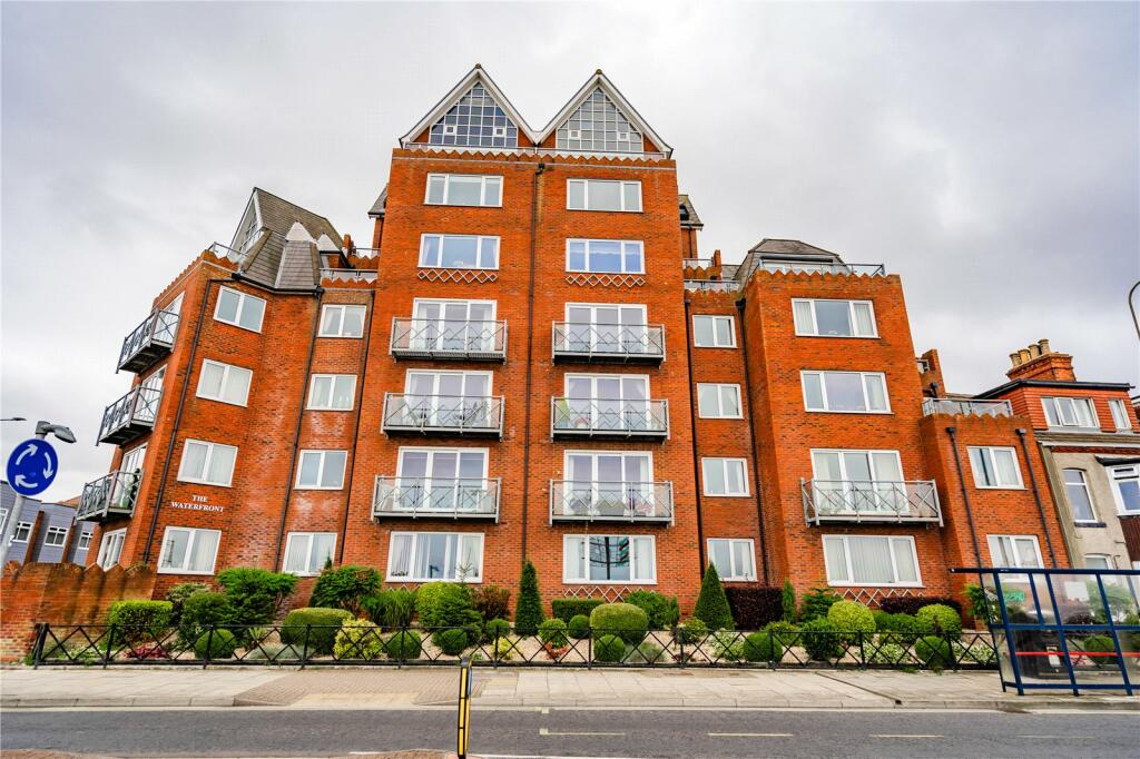 2 bedroom apartment for sale in Queens Parade, Cleethorpes