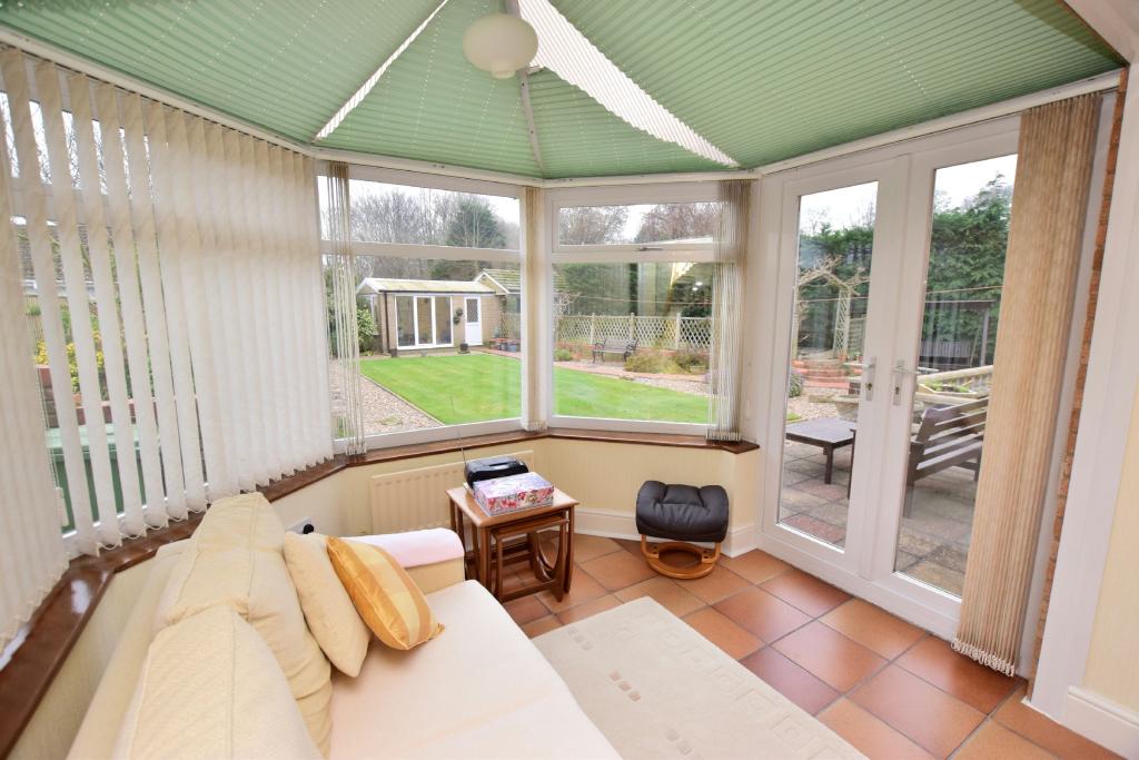 4 bedroom bungalow for sale in Grantham Avenue, Scartho, Grimsby