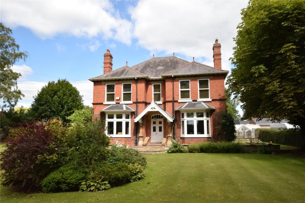 4 bedroom detached house for sale in Station Road, North Thoresby