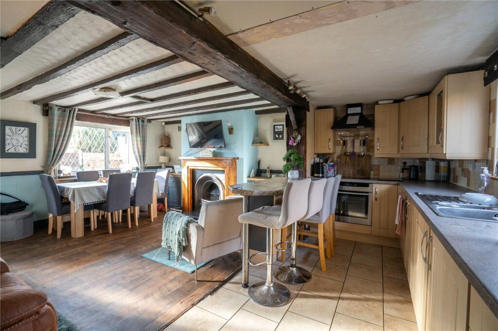 4 bedroom detached house for sale in Town Street, South Killingholme, Immingham, Lincolnshire, DN40