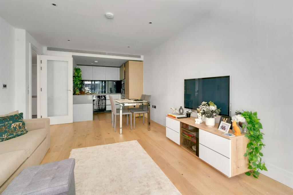 2 bedroom apartment for sale in Riverlight Four, Nine Elms Lane