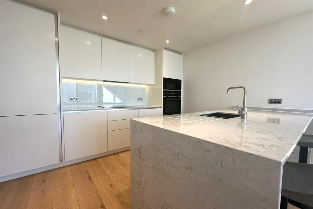 1 bedroom apartment for rent in Hampton Tower, Marsh Wall, Canary Wharf, London, E14