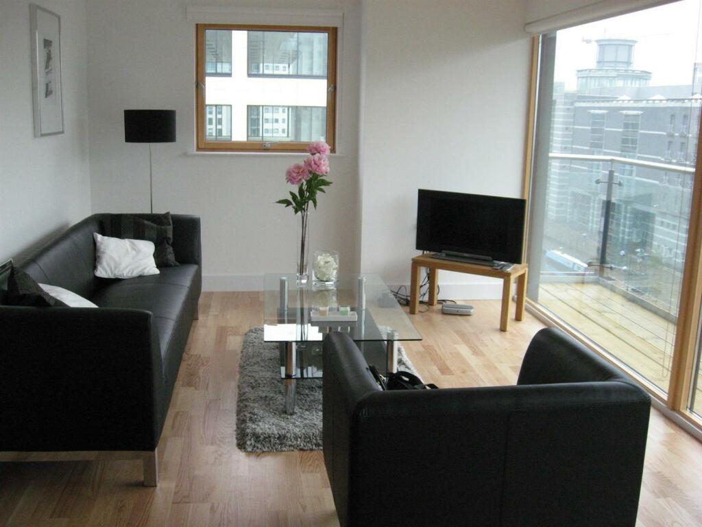 2 bedroom flat for rent in La Salle, Leeds Dock, LS10