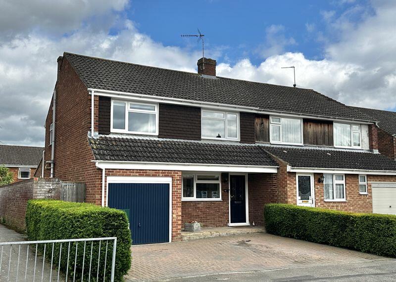 4 bedroom semidetached house for sale in Aldworth Avenue, Wantage, OX12