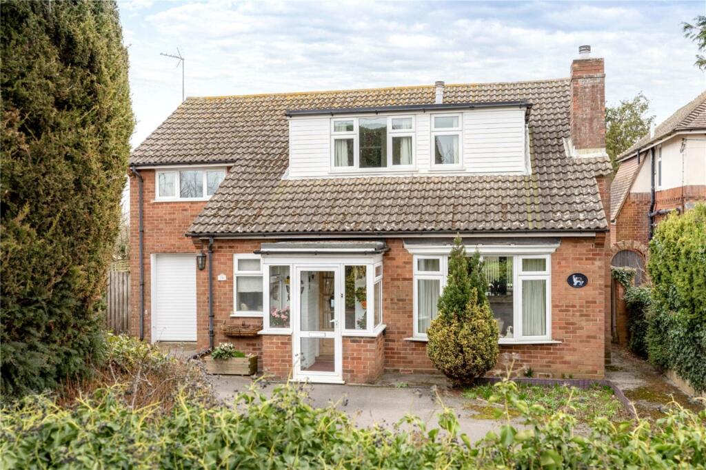 3 bedroom detached house for sale in Wendover Road, Weston Turville, HP22