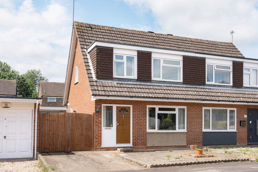 Main image of property: Garland Way, Aston Clinton, Buckinghamshire HP22