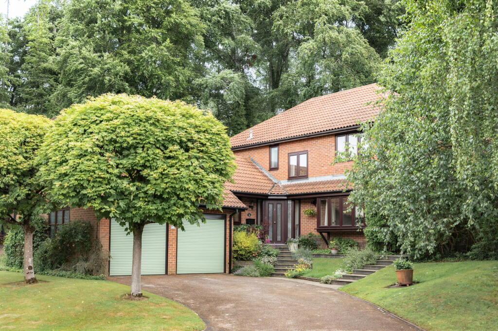 Main image of property: Beechwood Park, Hemel Hempstead, Hertfordshire HP3