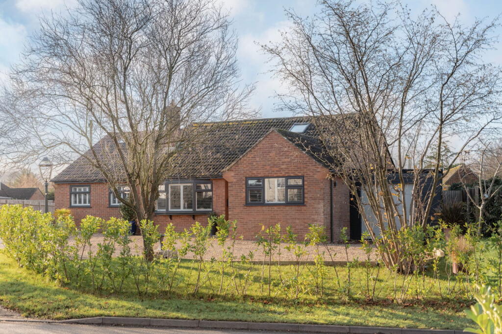 Main image of property: Horseshoe Close, Cheddington, Buckinghamshire LU7