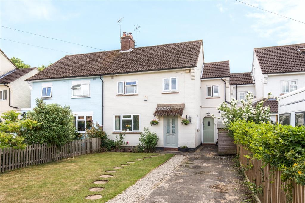 4 bedroom semidetached house for sale in Stoneycroft, Aldbury, Tring, HP23