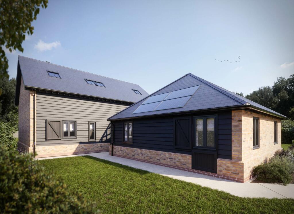 4 bedroom detached house for sale in Little Copse, Astrope, Tring, HP23