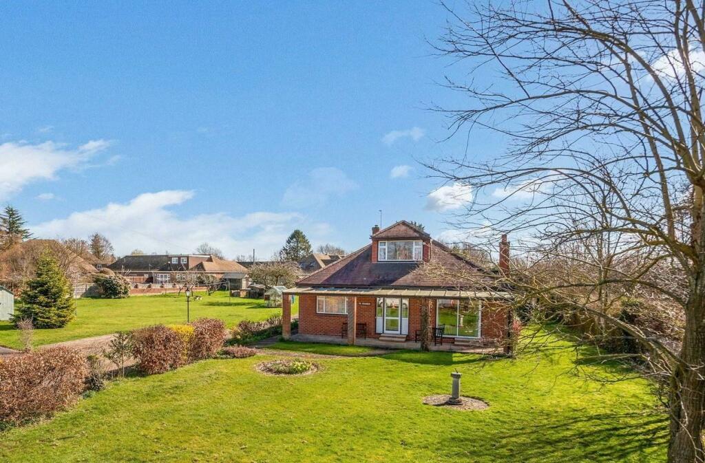 2 bedroom detached bungalow for sale in Sole Street, Cobham, DA12