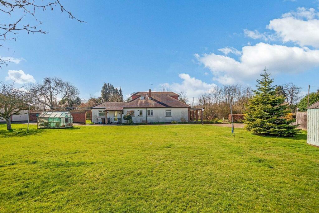 2 bedroom detached bungalow for sale in Sole Street, Cobham, DA12