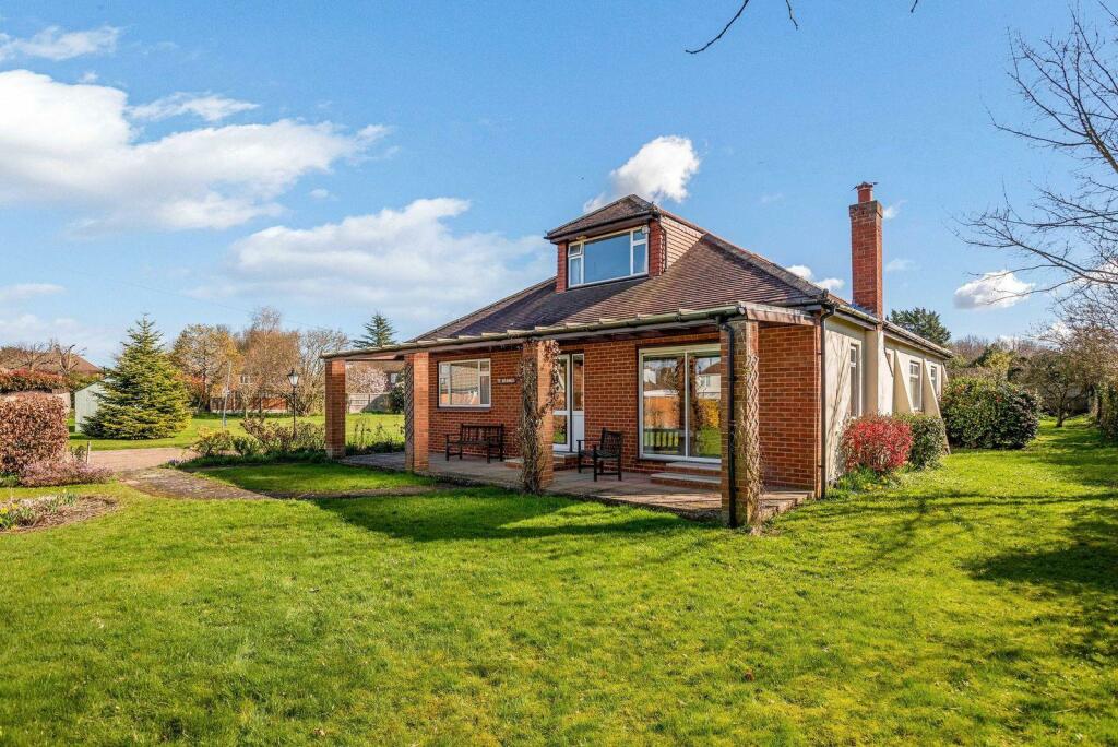 2 bedroom detached bungalow for sale in Sole Street, Cobham, DA12