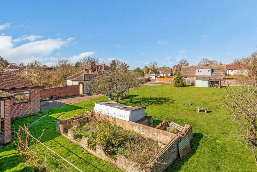 2 bedroom detached bungalow for sale in Sole Street, Cobham, DA12