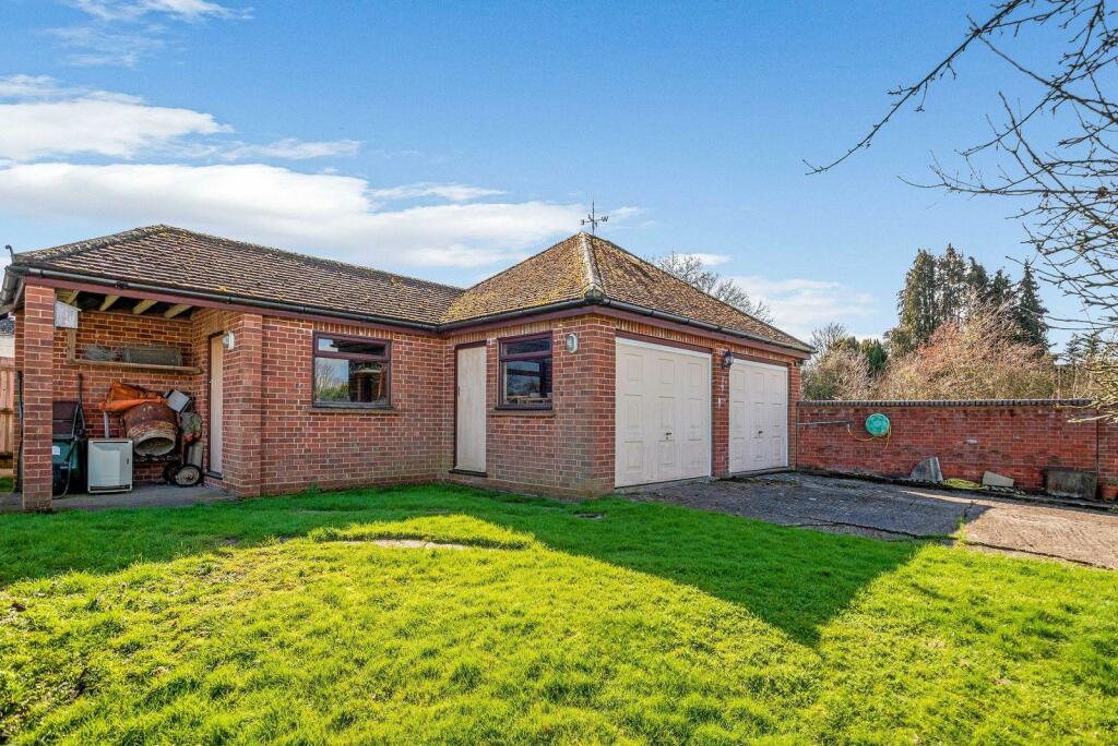 2 bedroom detached bungalow for sale in Sole Street, Cobham, DA12