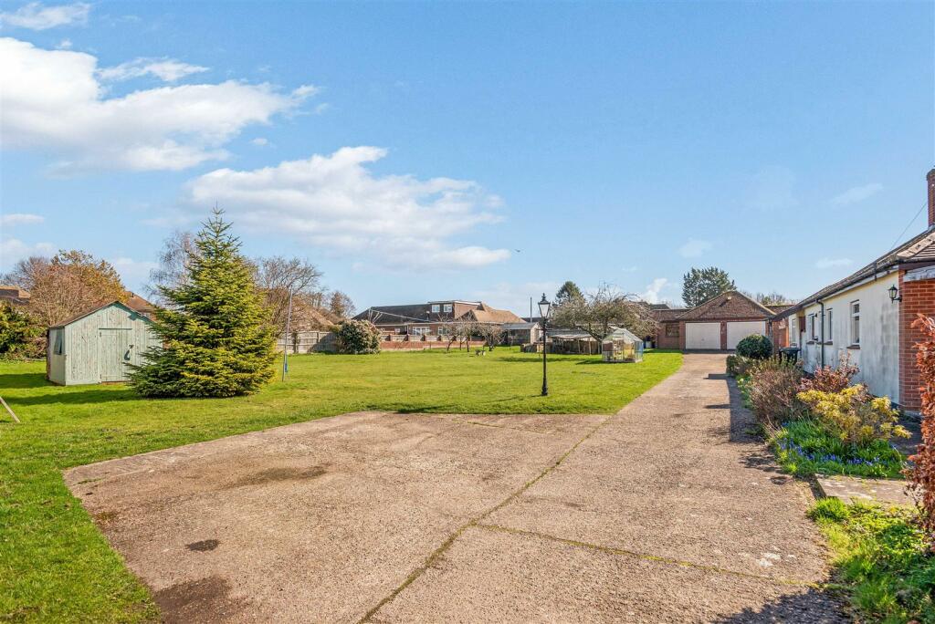2 bedroom detached bungalow for sale in Sole Street, Cobham, DA12