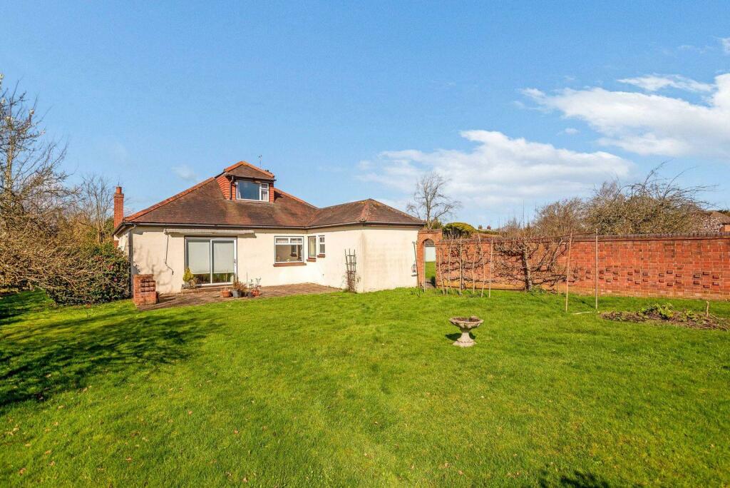 2 bedroom detached bungalow for sale in Sole Street, Cobham, DA12