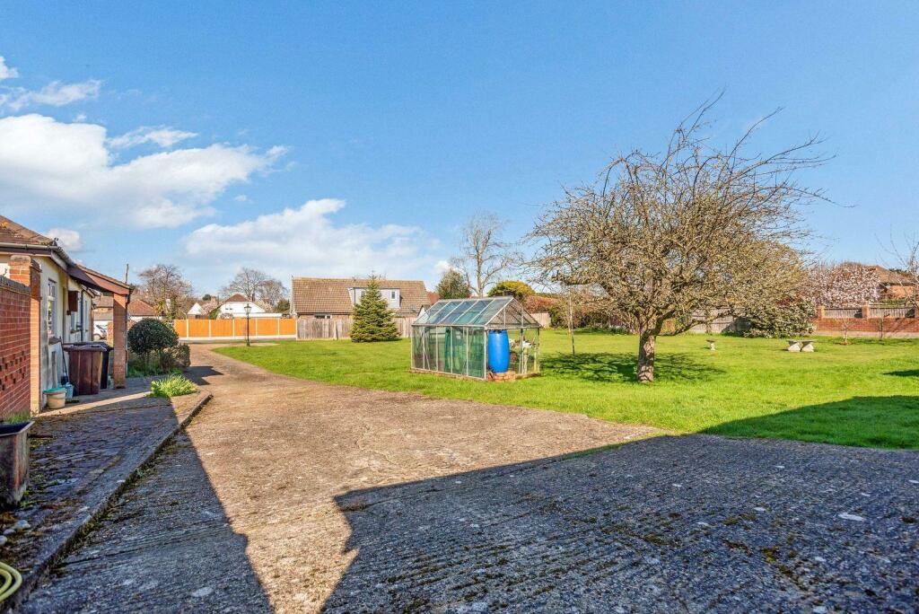 2 bedroom detached bungalow for sale in Sole Street, Cobham, DA12