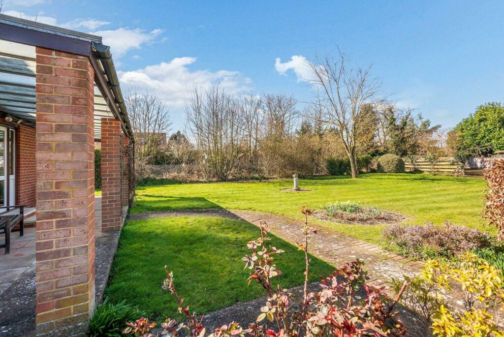 2 bedroom detached bungalow for sale in Sole Street, Cobham, DA12
