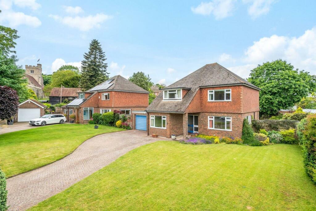 4 bedroom detached house for sale in Court Lodge, Shorne, Gravesend, DA12