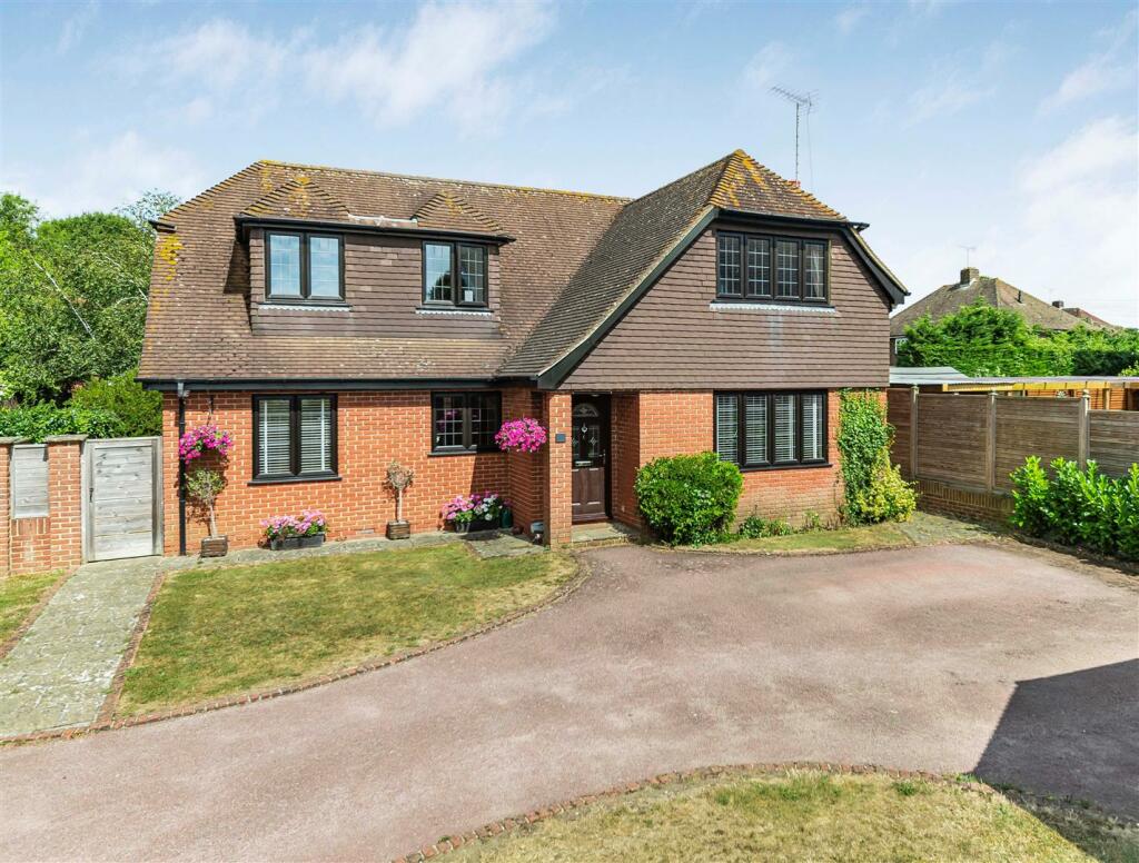4 bedroom house for sale in Manor Court, Sole Street, Cobham, DA13