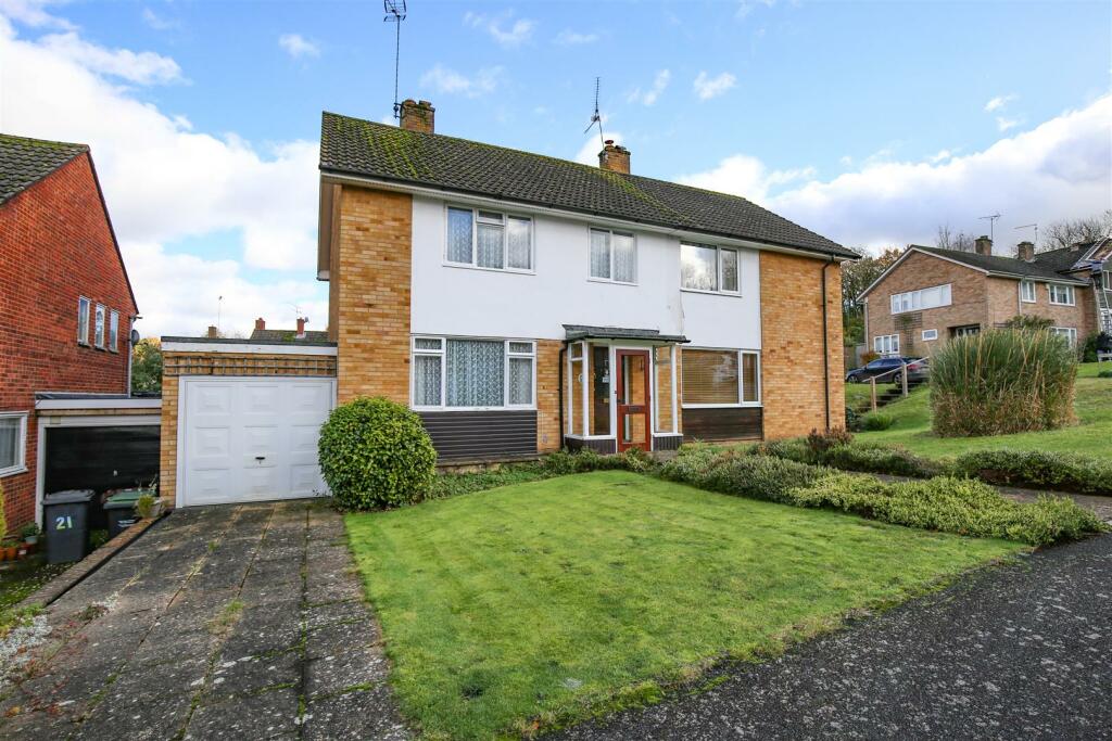 3 bedroom semidetached house for sale in Crowhurst Road, Borough Green