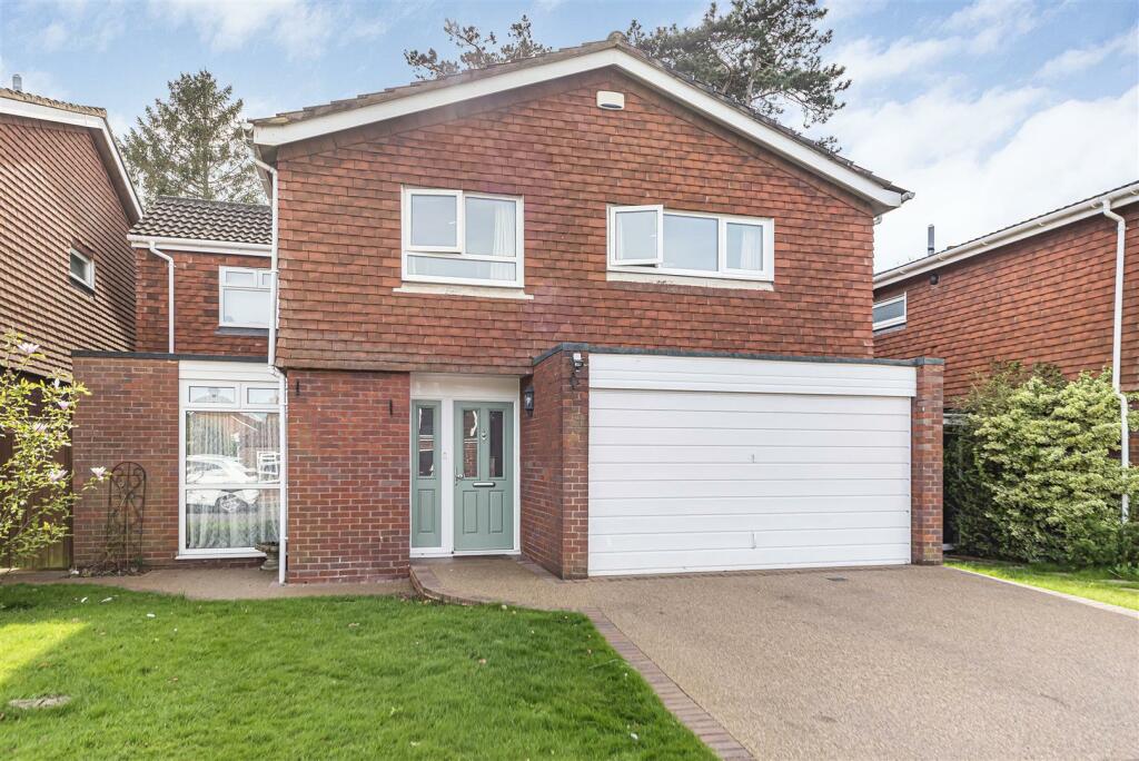 4 bedroom detached house for sale in Chesterfield Drive, Riverhead, TN13