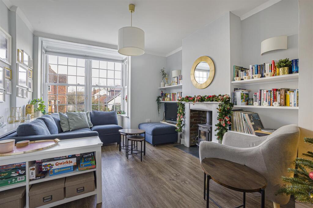 Main image of property: 19, London Road, Dunton Green, Kent, TN13 2UD