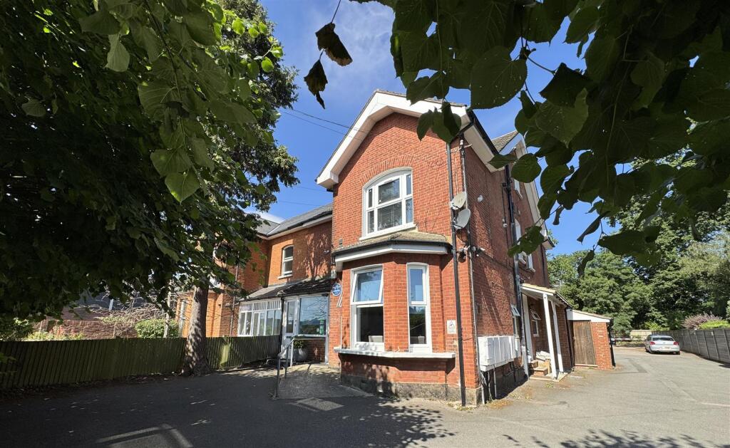 Main image of property: Birchwood Park Avenue, Swanley