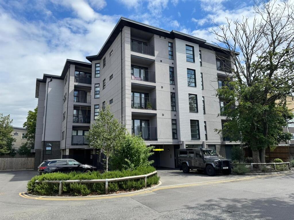 Main image of property: Maidstone Road, Paddock Wood, Tonbridge