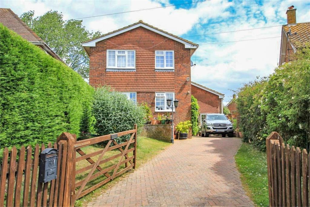 4 bedroom detached house for sale in Moor Lane, WESTFIELD, TN35