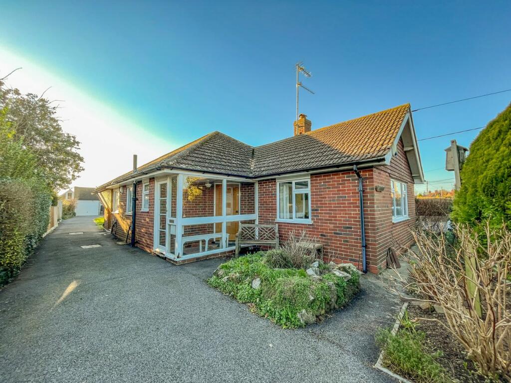 2 bedroom detached bungalow for sale in The Green, Ninfield, Battle, TN33