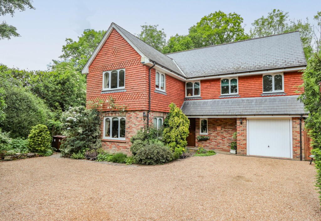 4 bedroom detached house for sale in Brightling Road, Robertsbridge, TN32
