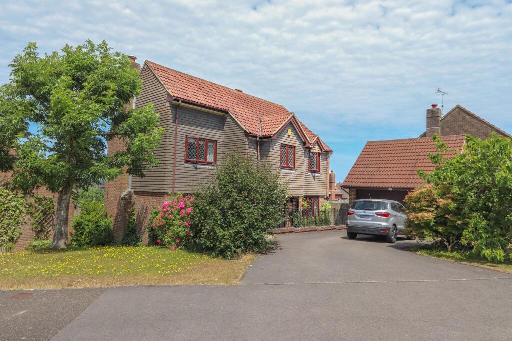 4 bedroom detached house
