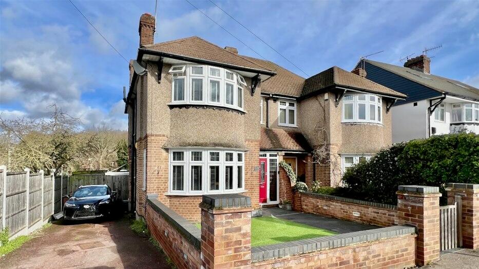 3 bedroom semidetached house for sale in Hawkwood Crescent, Chingford, E4