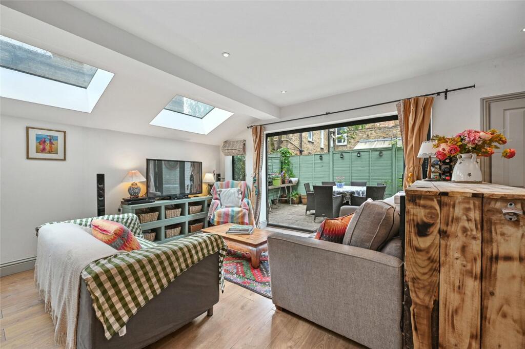 2 bedroom apartment for sale in Ormiston Grove, Shepherd's Bush, London