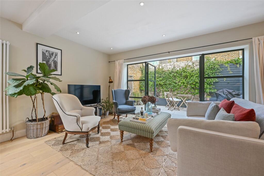 Main image of property: Davisville Road, London, W12