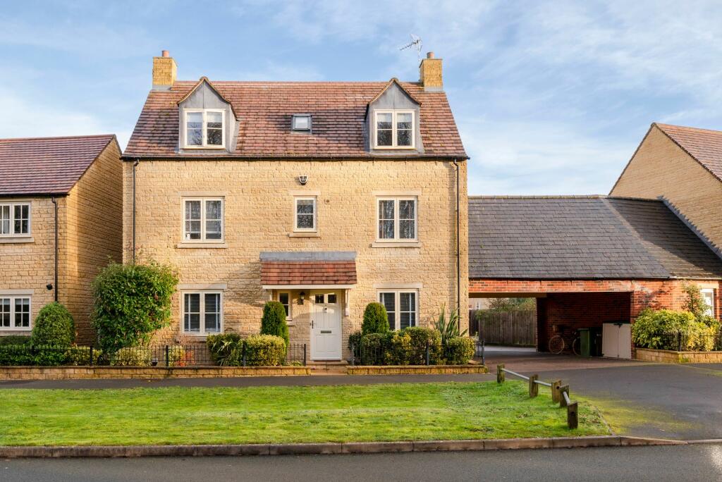 5 bedroom detached house for sale in Summers Way, MoretonInMarsh, GL56